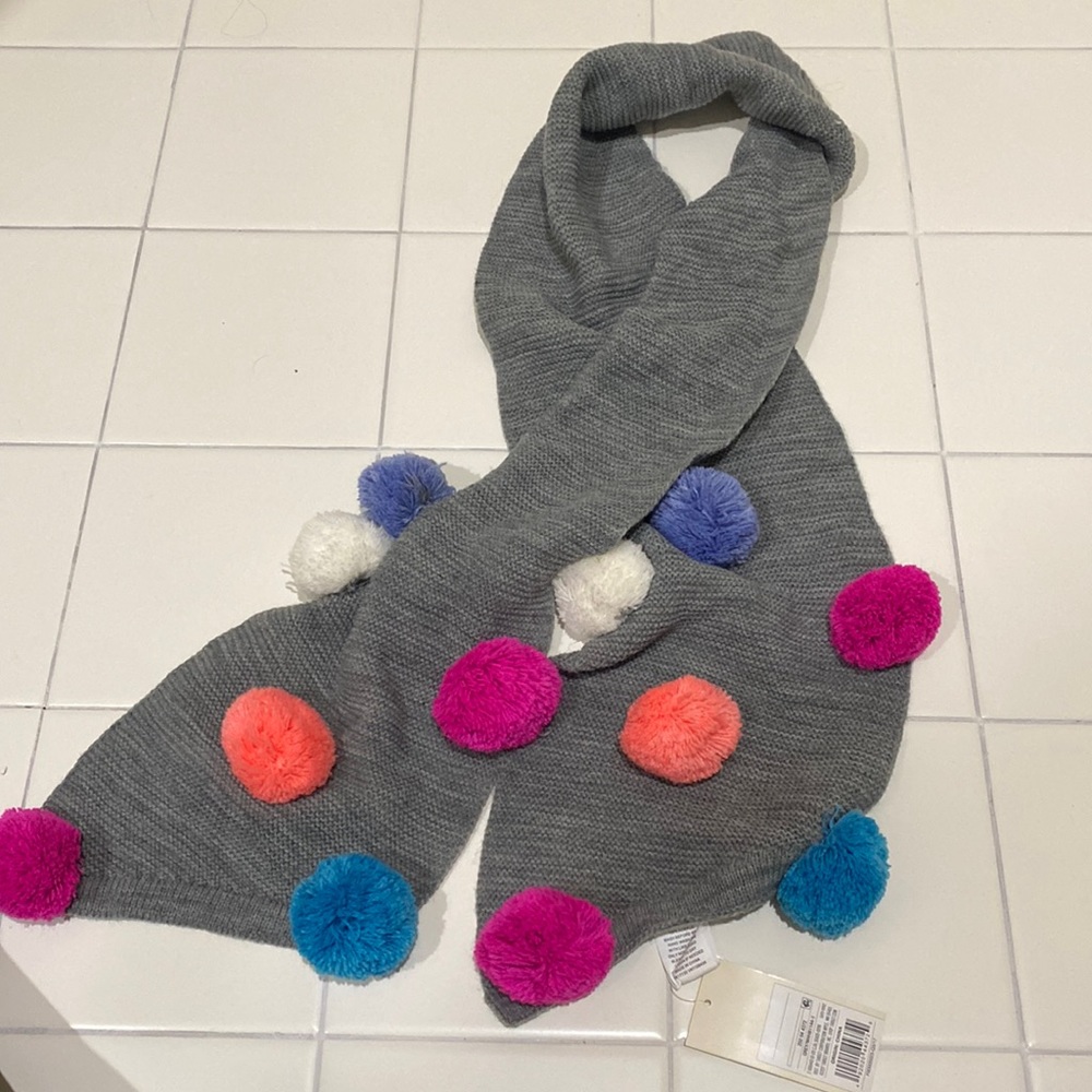 NWT cute Scarf